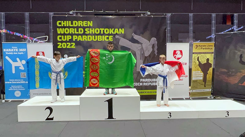 Ýaş türkmen türgeni karate boýunça dünýä çempionatynda 4 altyn medal gazandy