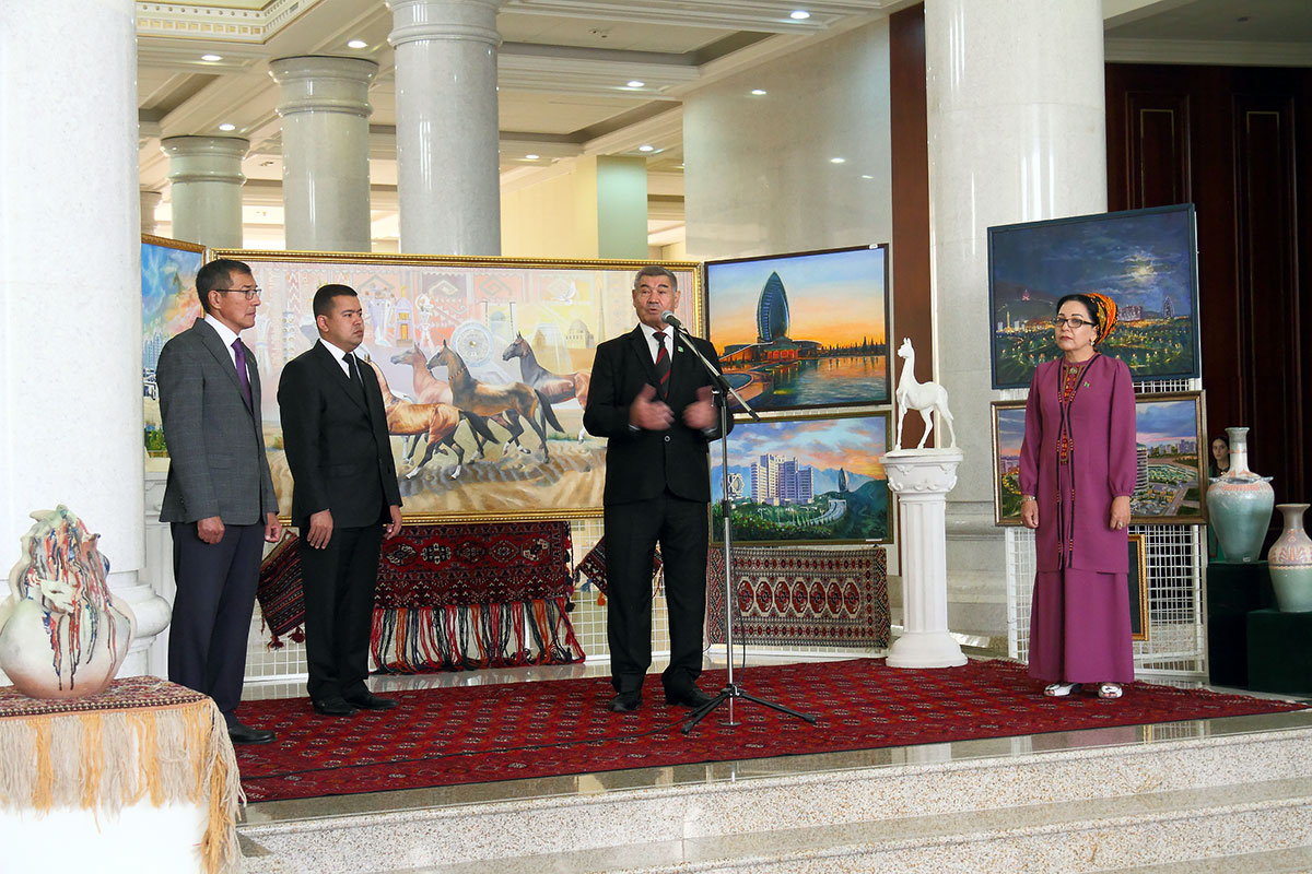 О 31-й годовщине независимости Туркменистана – в светлых радостных красках