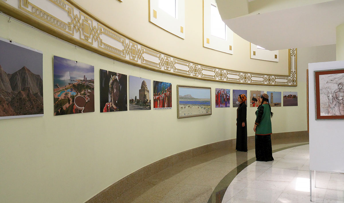 О 31-й годовщине независимости Туркменистана – в светлых радостных красках