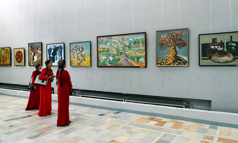 Spectator evaluation of the works of artists - admiration!