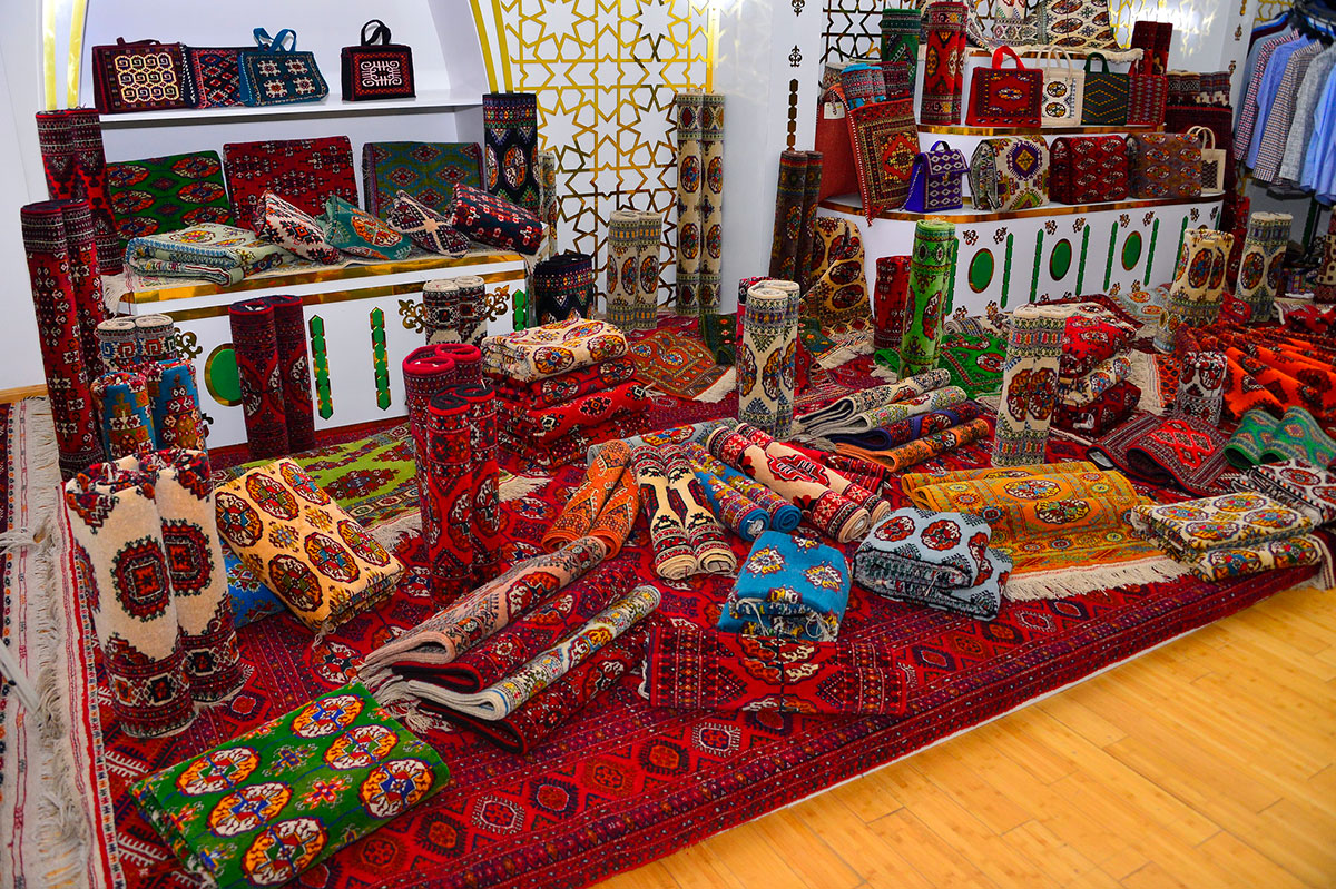 Aşgabatda Dünýä türkmenleriniň ynsanperwer birleşiginiň ХХIII maslahaty geçirildi