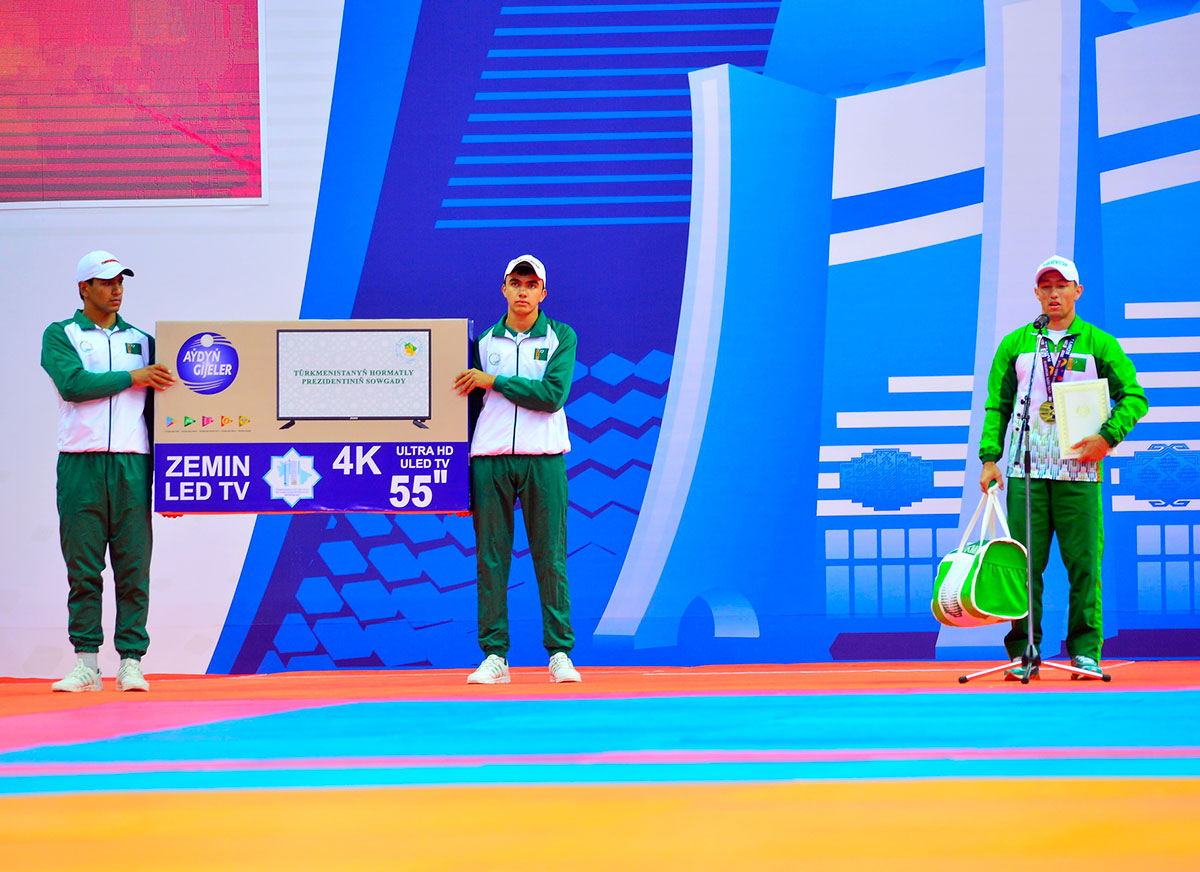 Aşgabatda halkara ýaryşlarda baýrakly orunlary eýelän türgenleri sylaglamak dabarasy geçirildi