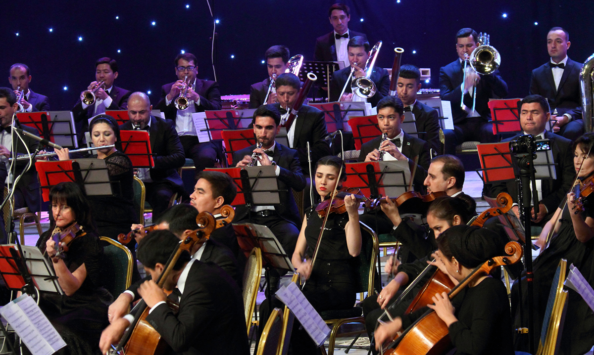 И снова у дирижерского пульта Расул Клычев