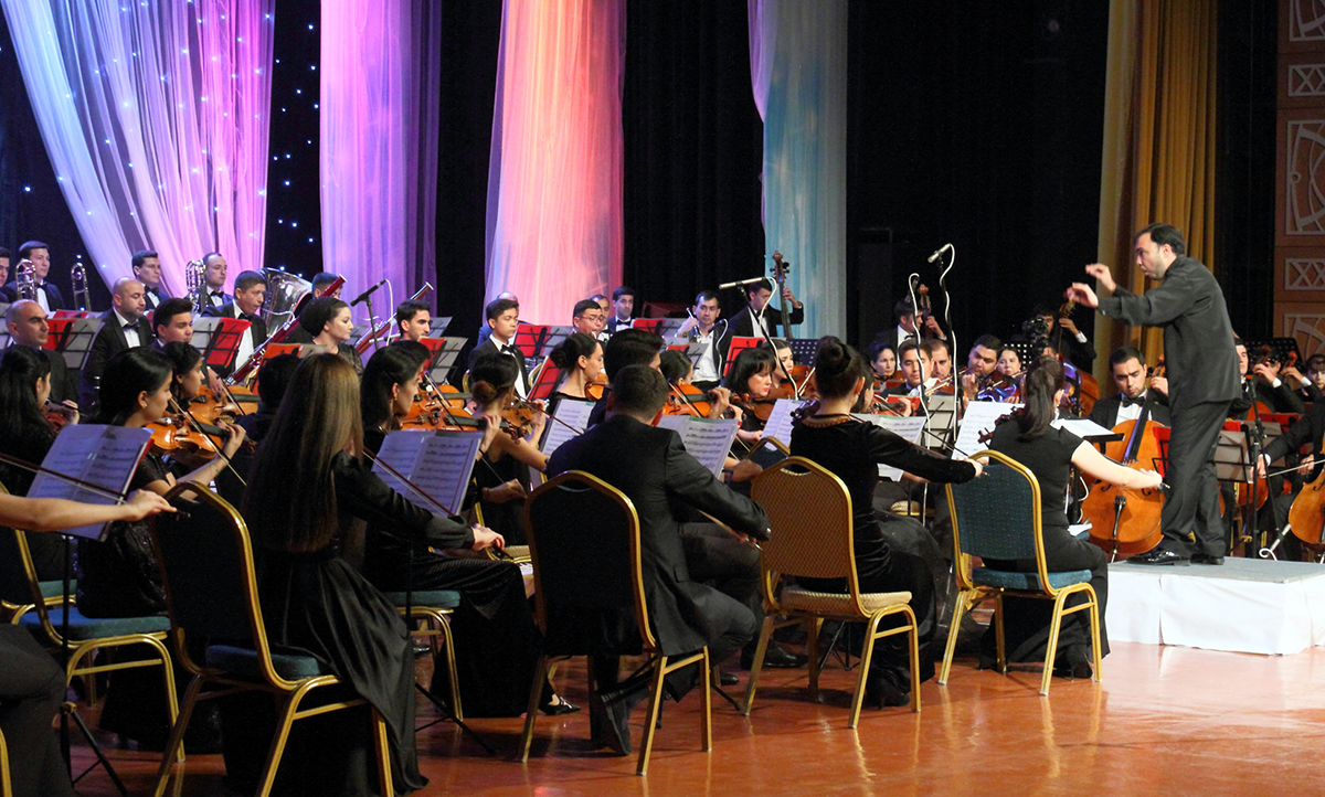 И снова у дирижерского пульта Расул Клычев