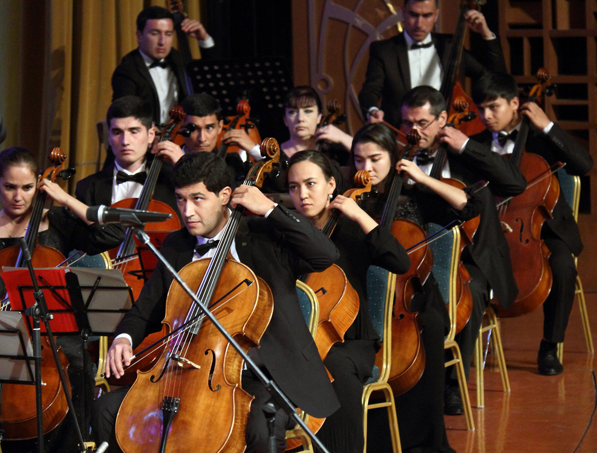 И снова у дирижерского пульта Расул Клычев