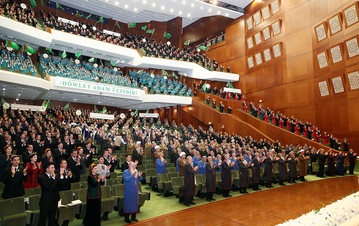 Paýtagtymyzda hormatly Prezidentimiziň başlyklyk etmeginde Döwlet Maslahaty geçirildi