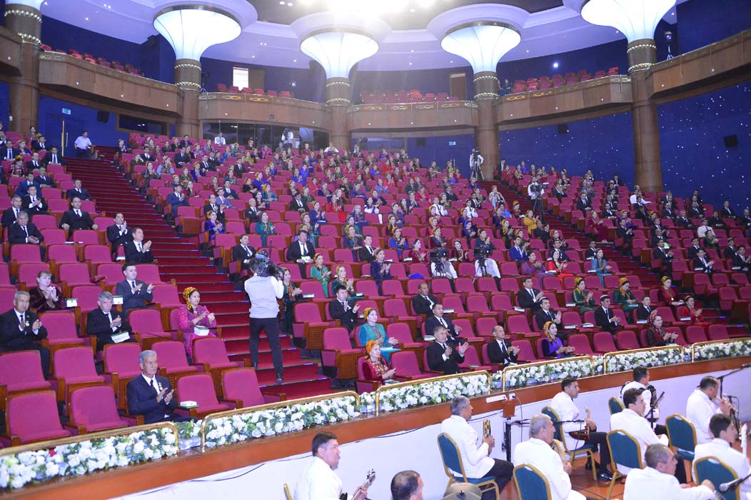 Watanymyzyň we jemgyýetimiziň öňdebaryjylaryna döwlet sylaglary