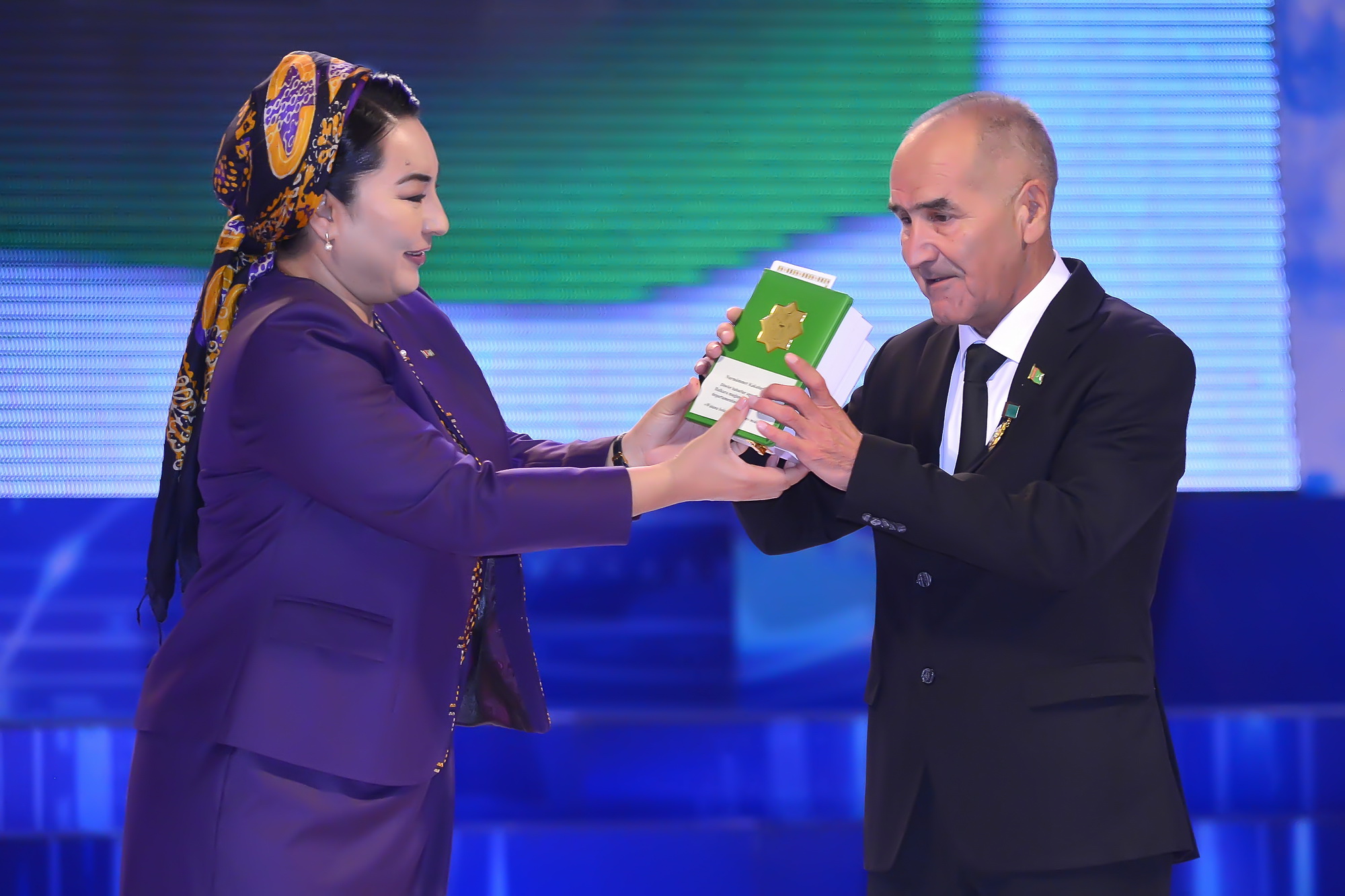 Watanymyzyň we jemgyýetimiziň öňdebaryjylaryna döwlet sylaglary