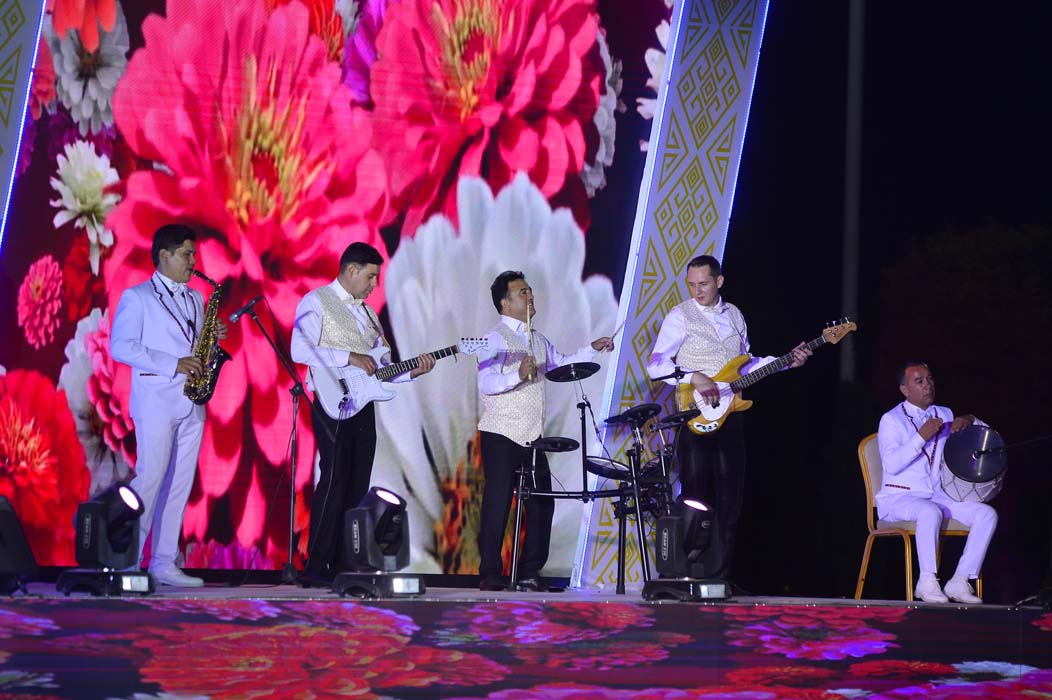 Праздничный концерт в честь священной независимости Отчизны