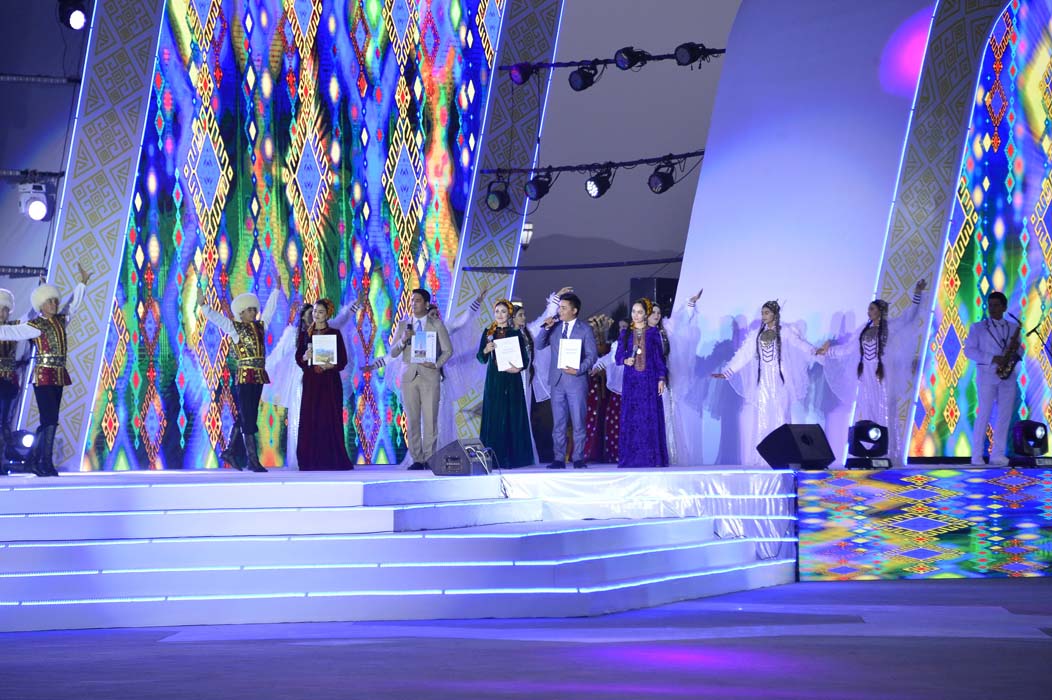 Праздничный концерт в честь священной независимости Отчизны