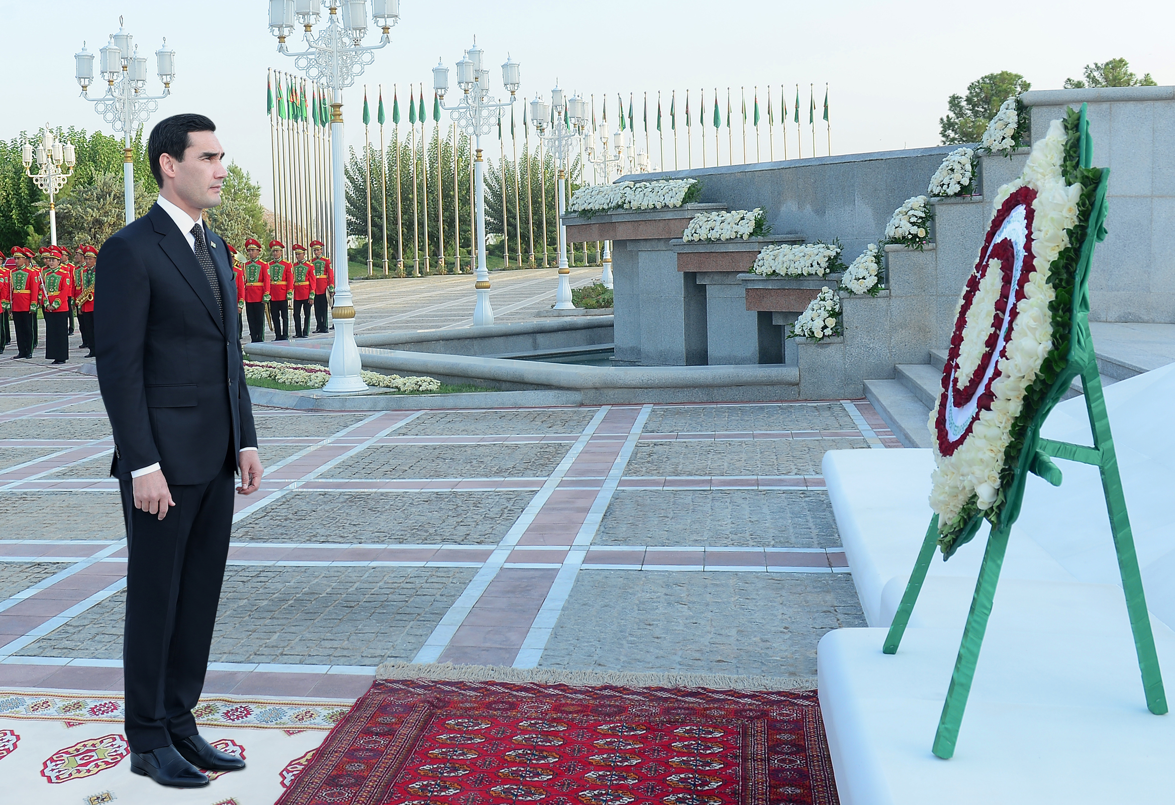 The President of Turkmenistan took part in the flower-laying ceremony ...
