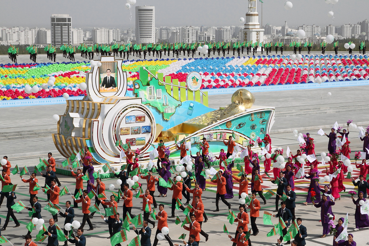A festive parade in honor of the 31st anniversary of the country's independence began in the capital of Turkmenistan