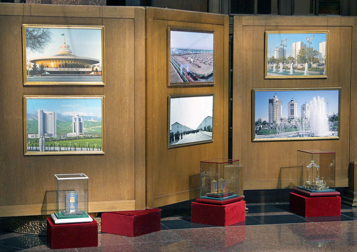 В Ашхабаде открылась выставка «Герои Отчизны не забыты»
