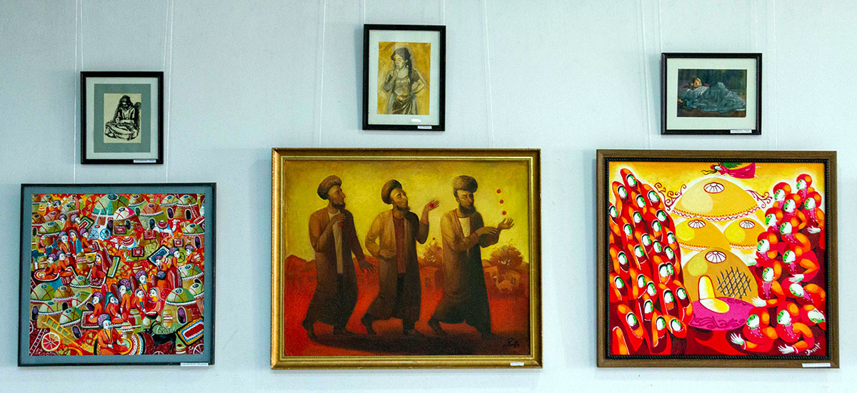 Выставляются работы художников Марыйского велаята