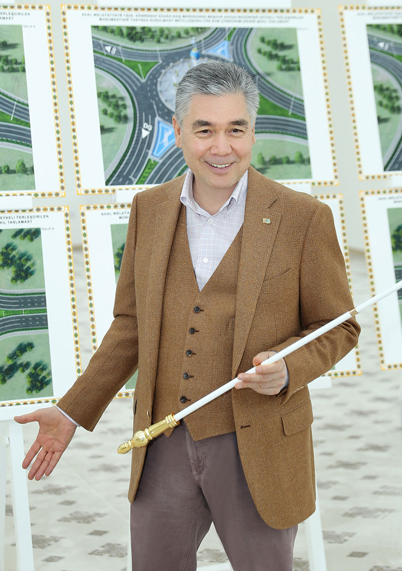 Milli Geňeşiň Halk Maslahatynyň Başlygy Ahal welaýatynyň döwrebap edara ediş merkezinde alnyp barylýan işler bilen tanyşdy