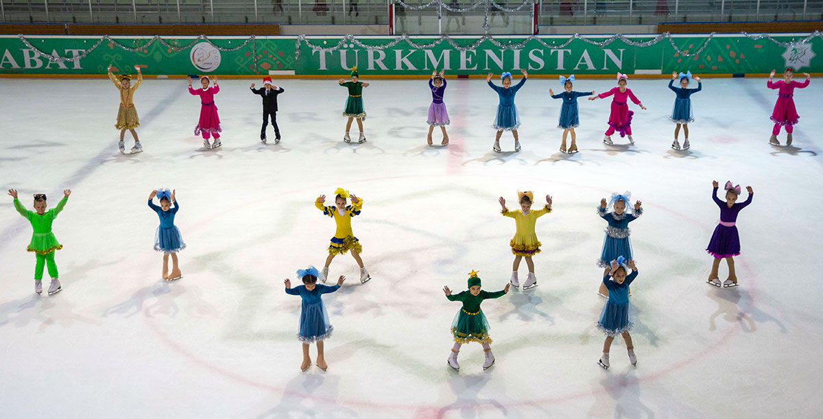 Türkmenistanyň ýaş figuralaýyn typyjylary buz üstündäki täze çykyşlaryny hödürlär