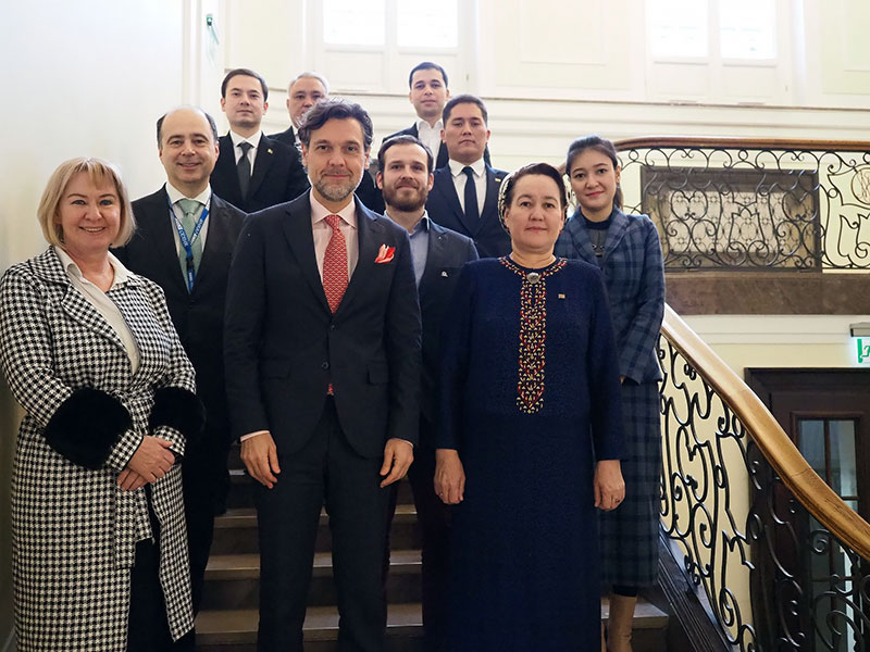 Представители Туркменистана приняли участие в Специализированном курсе по человеческому измерению