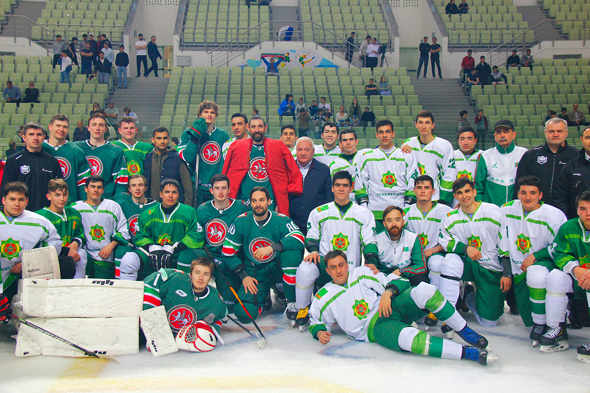 Сборная Туркменистана провела тренировочный матч с хоккеистами из системы казанского клуба «Ак Барс»