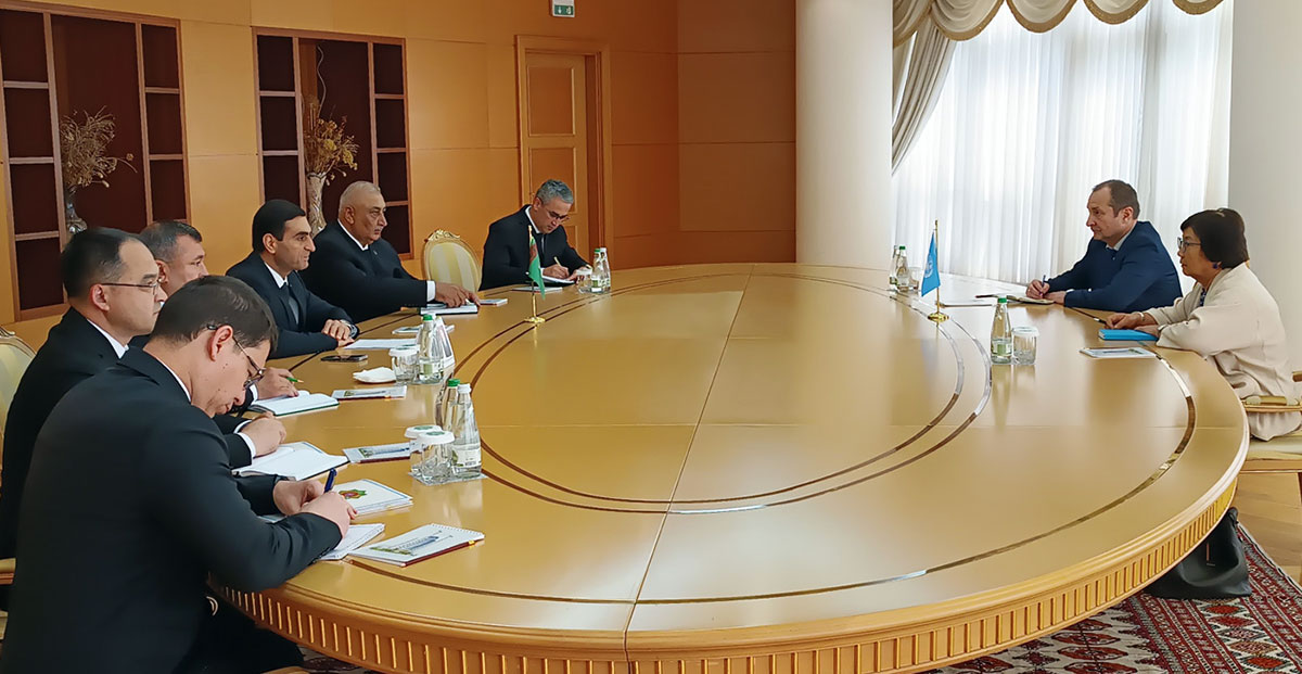В МИД Туркменистана состоялась встреча с главой миссии UNAMA