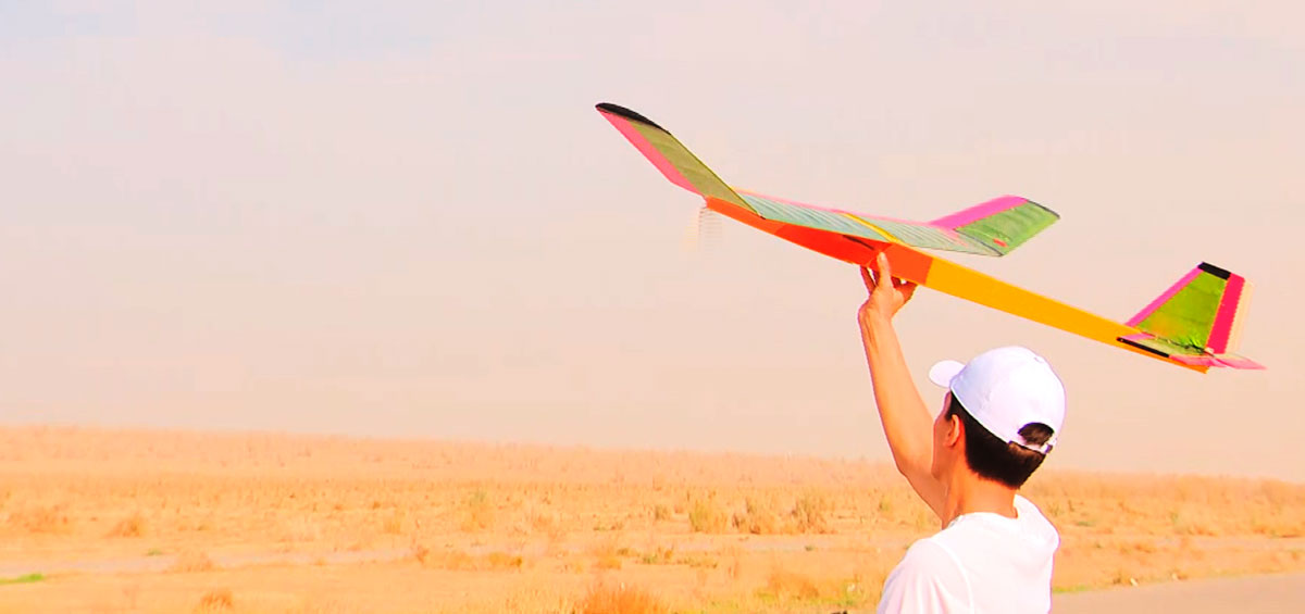 Туркменские авиамоделисты посоревновались в запуске радиоуправляемых моделей планеров