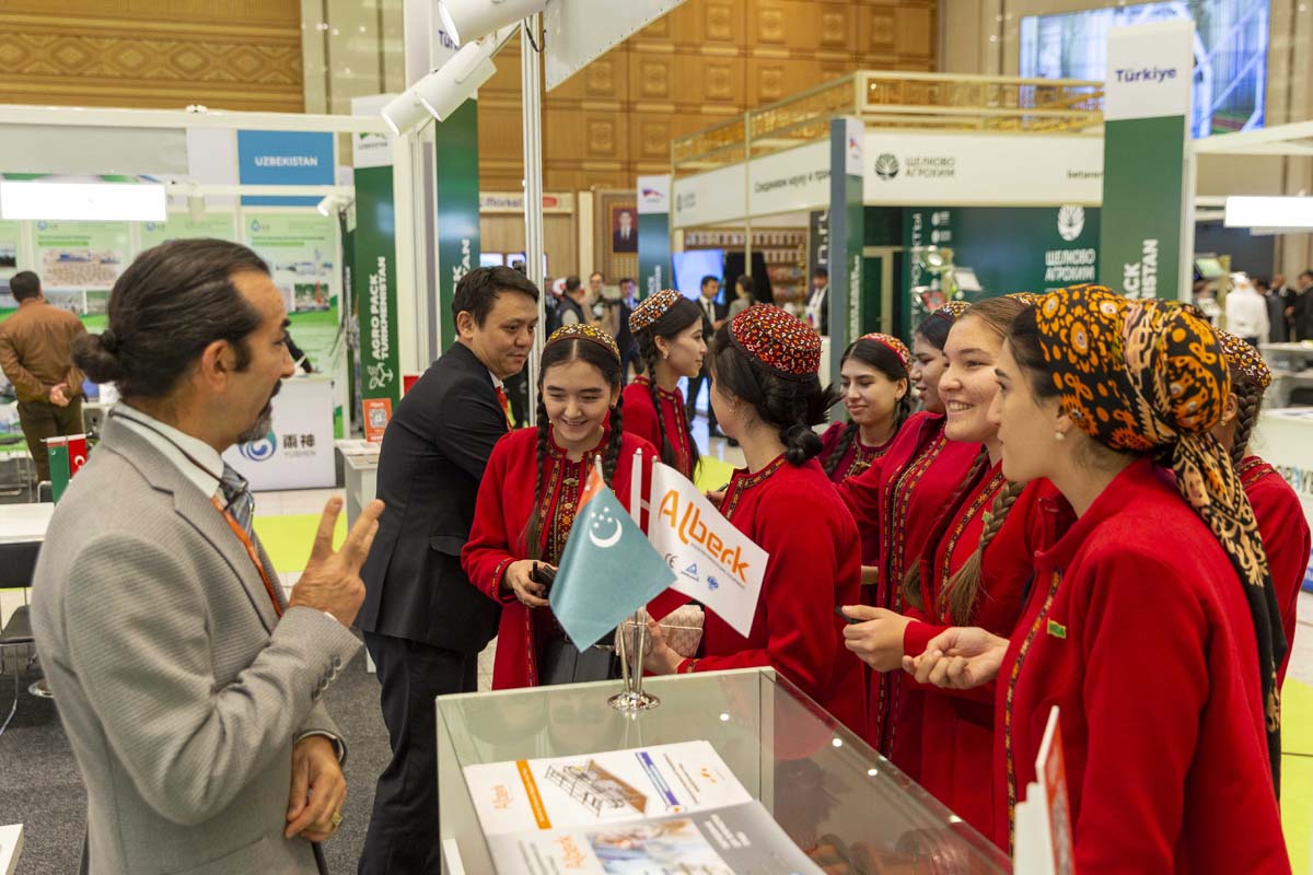 В Туркменистане проводится Международная выставка современных технологий производства продуктов питания