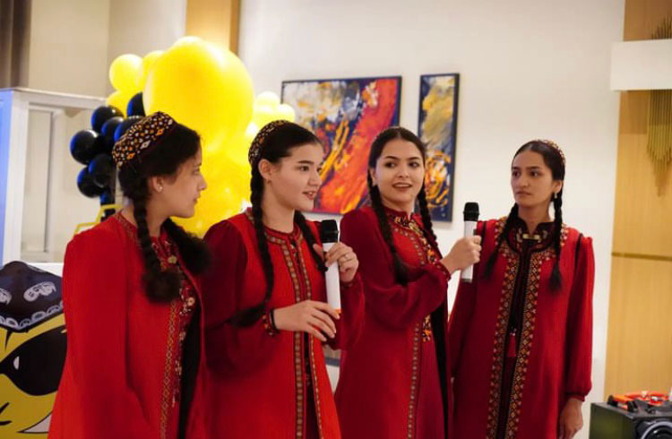 Türkmen talyplary «Central Asian Spelling Bee» atly sebit bäsleşiginde ýeňiji boldular