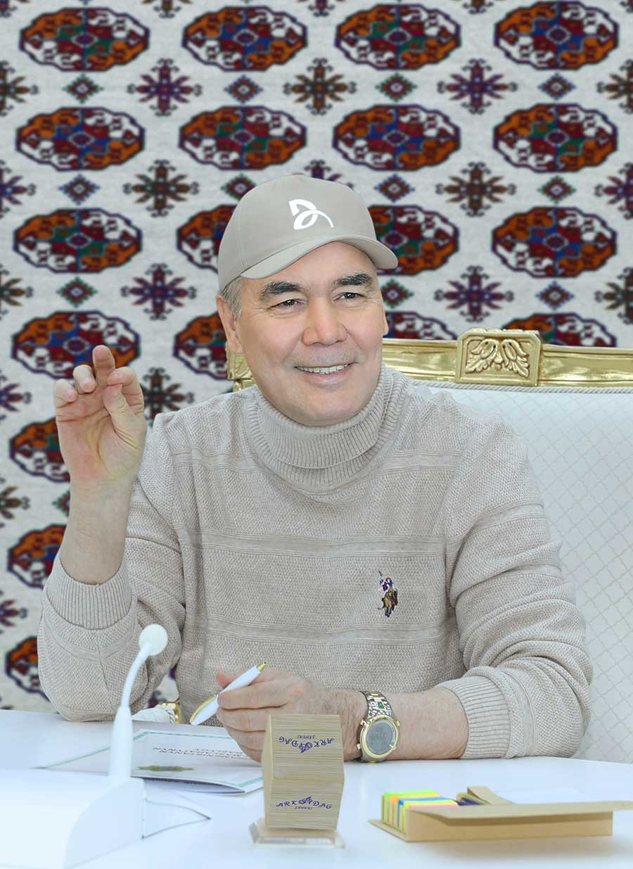 Национальный Лидер туркменского народа, Председатель Халк Маслахаты Туркменистана ознакомился с ходом работ в городе Аркадаг