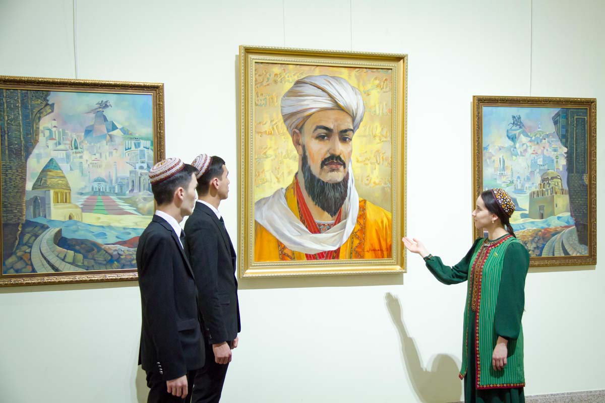 Сборник стихов Махтумкули в жизни творческой молодежи