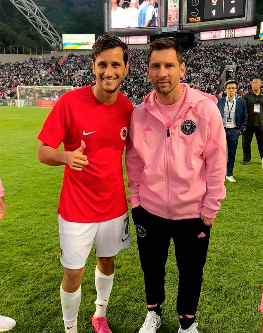 Футболист сборной Туркменистана в составе «Звёзд Гонконга» сыграл против команды Месси