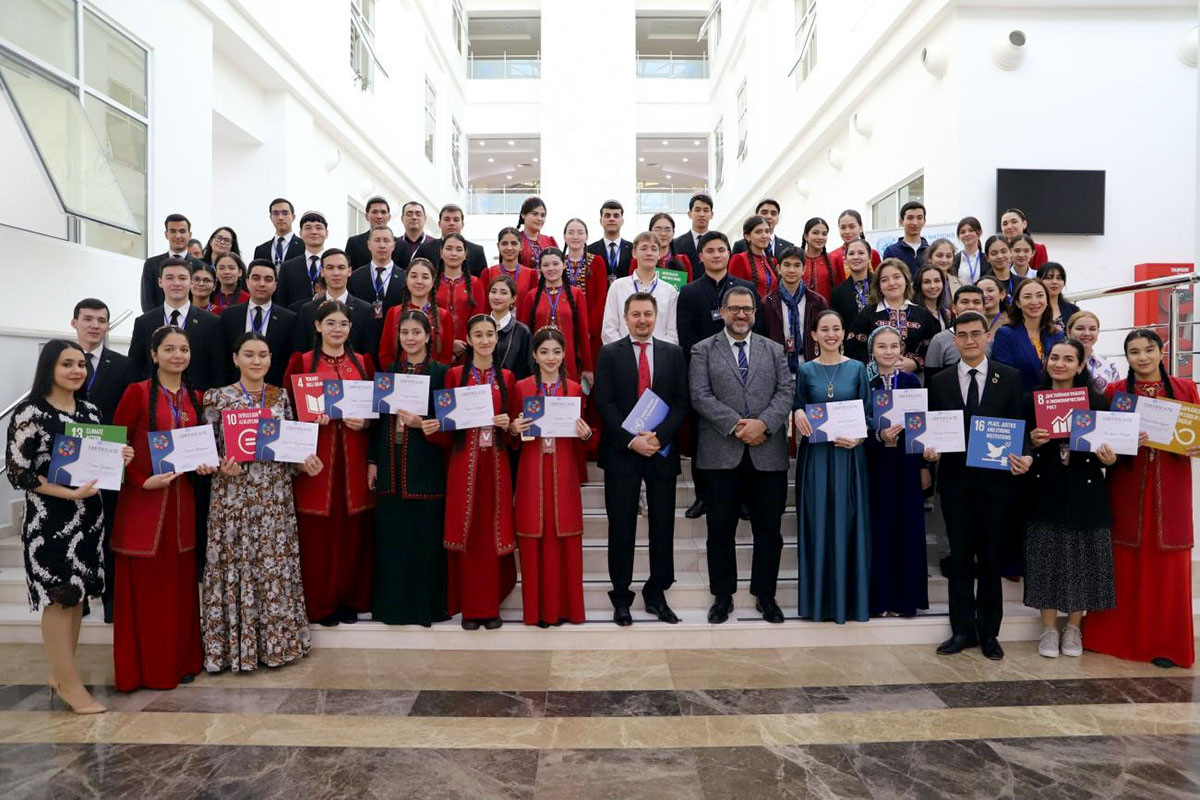 Young SDG Ambassadors awarded for their contribution to sustainable development