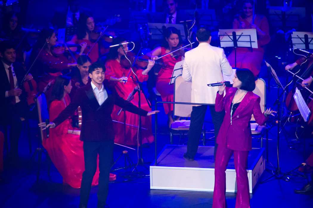 Поздравление женщинам от творческого коллектива Расула Клычева