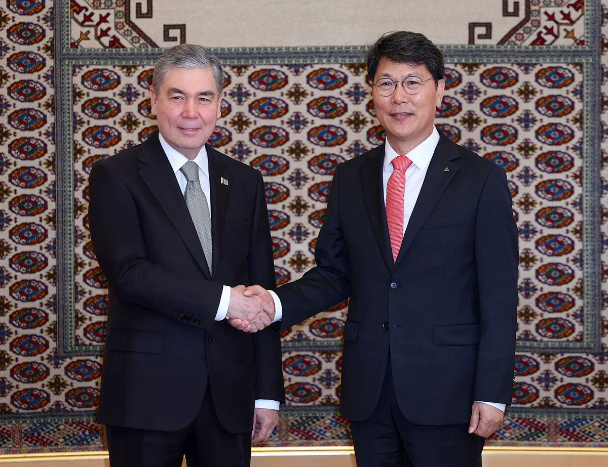 Meeting of the National Leader of the Turkmen people, Chairman of the Halk Maslahaty of Turkmenistan with representatives of the business community of the Republic of Korea