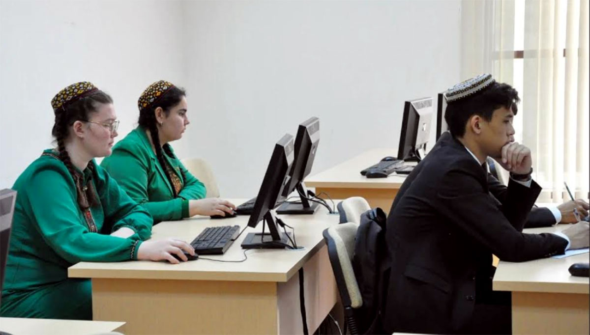 В Туркменистане подведены итоги I тура предметных олимпиад среди старшеклассников