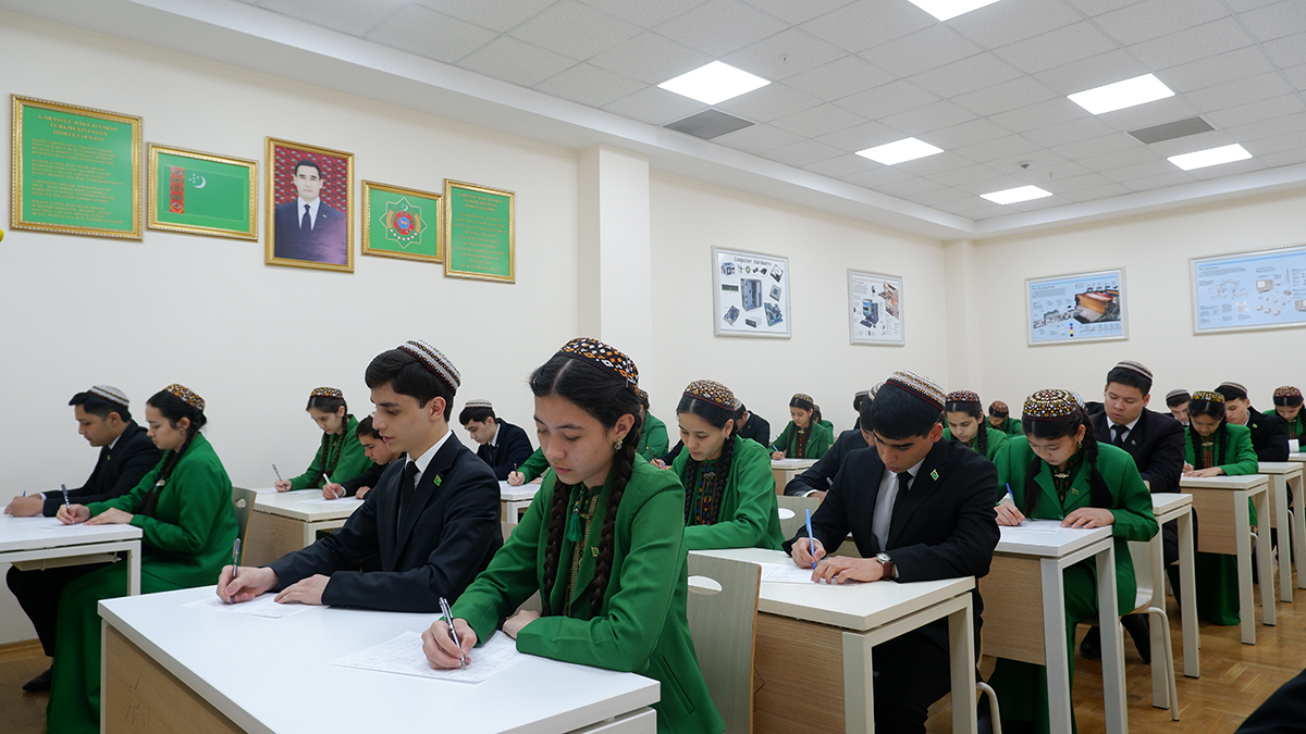 100 школьников Туркменистана выступят в финале II интегрированной олимпиады «Талантливые потомки Огуз хана»