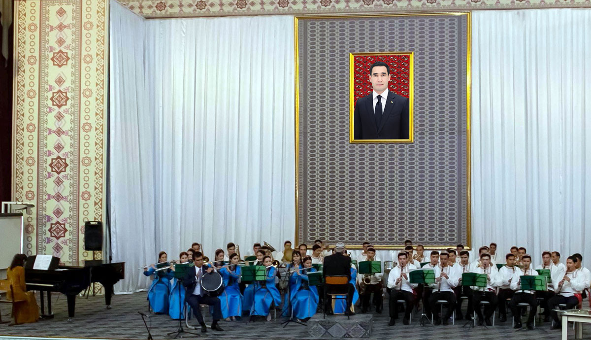 Юбилей Бердынияза Реджепмедова украсили музыканты консерватории