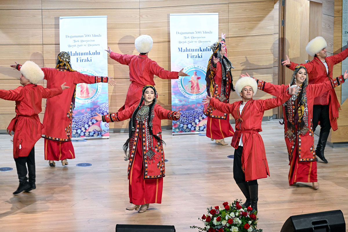 Türkmen artistleri Ankarada konsert bilen çykyş etdiler