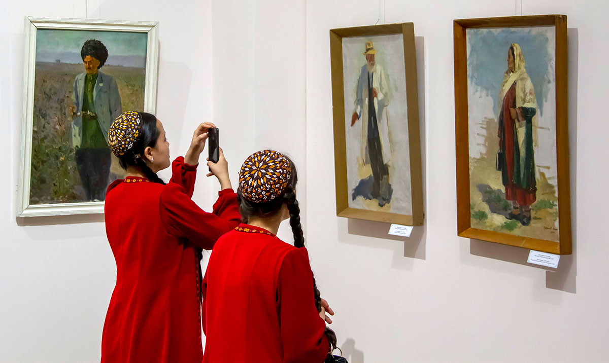 В честь 100-летия художника Айхана Хаджиева в Государственном музее изобразительных искусств развернута выставка работ юбиляра