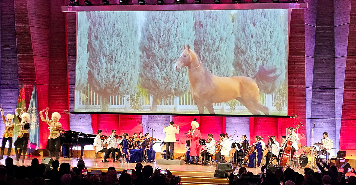 Мастера искусств Туркменистана успешно выступили в Париже