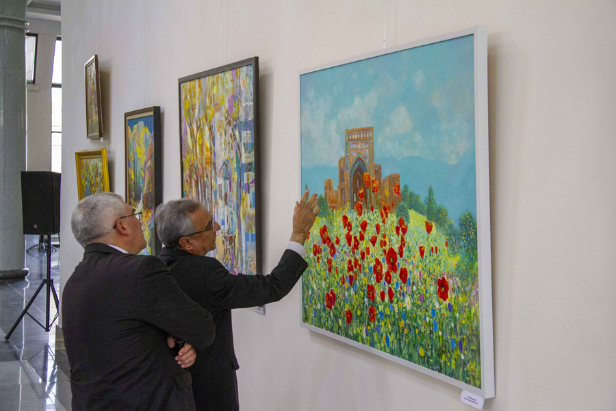 "Perfection of Colors of the World": exhibition of the artist Kamil Veliakhmedov