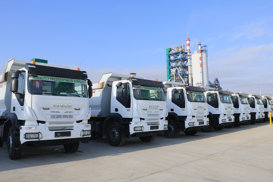 Türkmenistanyň Prezidenti Serdar Berdimuhamedow Bäherden sement zawodynyň ikinji tapgyrynyň açylyş dabarasyna gatnaşdy