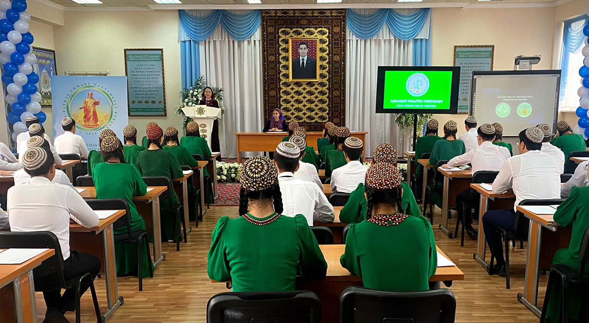 В Ашхабадской финансово-экономической школе подвели итоги олимпиады по экономике