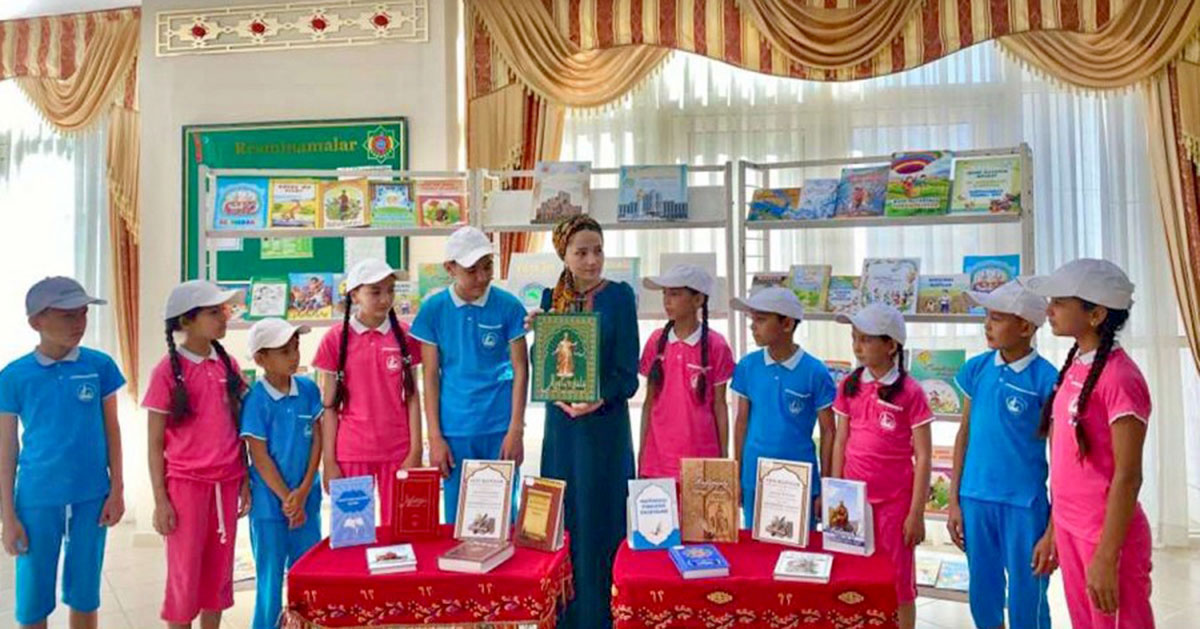 Library workers tell children about the poetry of the great Magtymguly