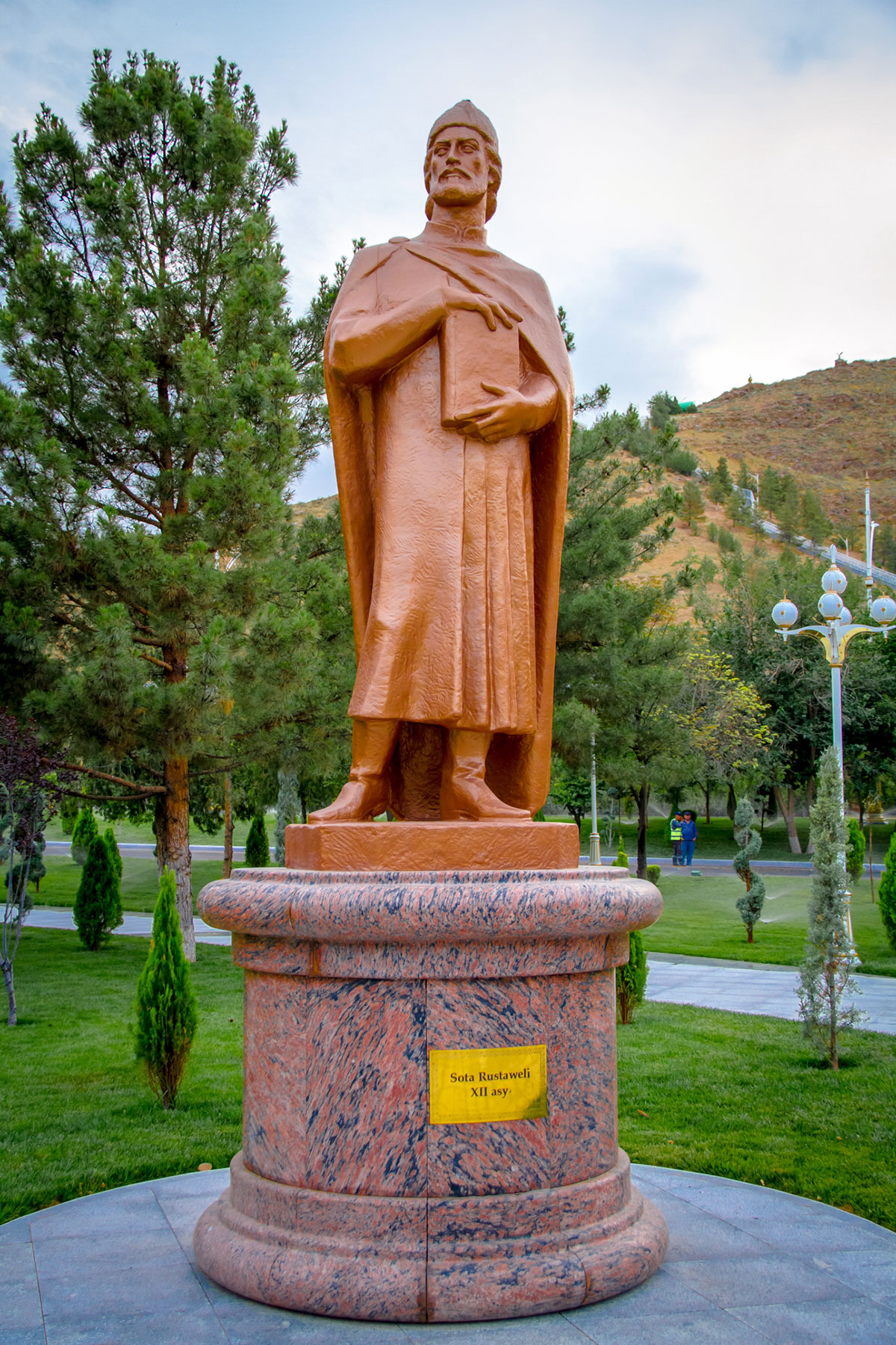 «Magtymguly Pyragy» medeni-seýilgäh toplumyndaky ajaýyp şahsyýetleriň heýkelleri: Şota Rustaweli