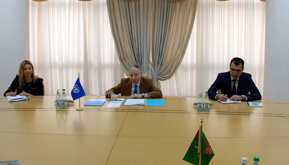 Министр иностранных дел Туркменистана встретился со Специальным посланником Генерального секретаря ООН по безопасности дорожного движения