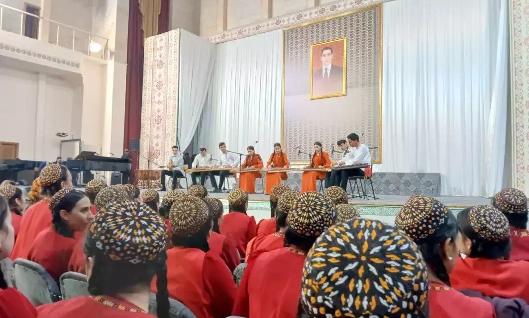 Türkmen milli konserwatoriýasynda Rejep Rejebowyň doglan gününiň 80 ýyllygy mynasybetli konsert geçirildi