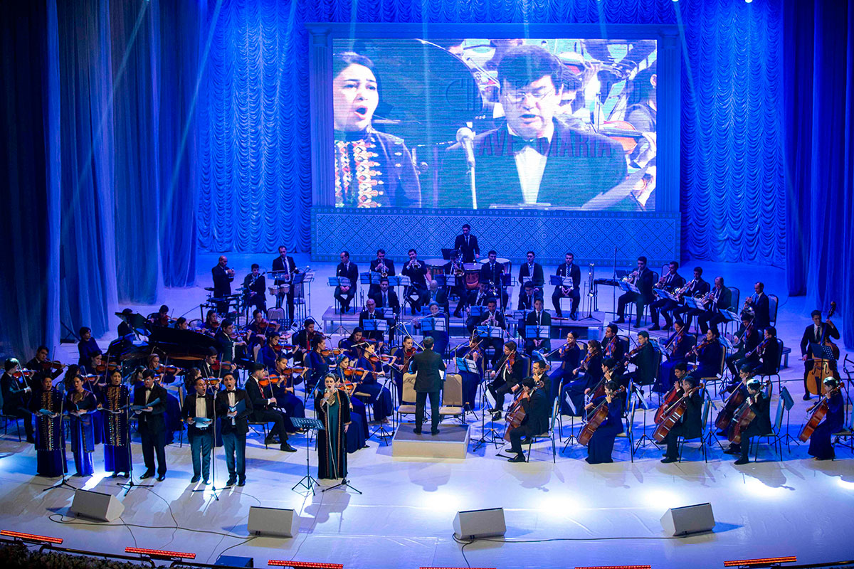 Шарль Азнавур и симфонический оркестр Расула Клычева