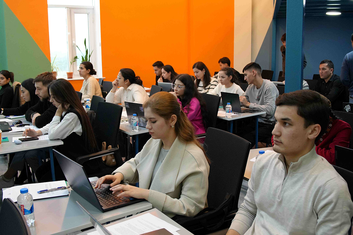 В Ашхабаде прошел тренинг по навыкам удаленной работы фрилансером