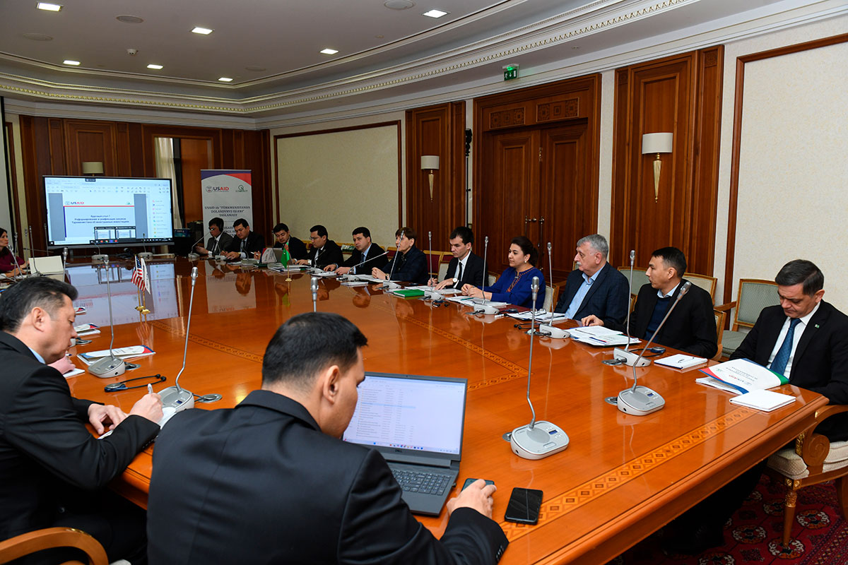 Aşgabatda ýurdumyzda maýa goýum şertlerini kämilleşdirmek boýunça «Tegelek stol» duşuşygy geçirildi