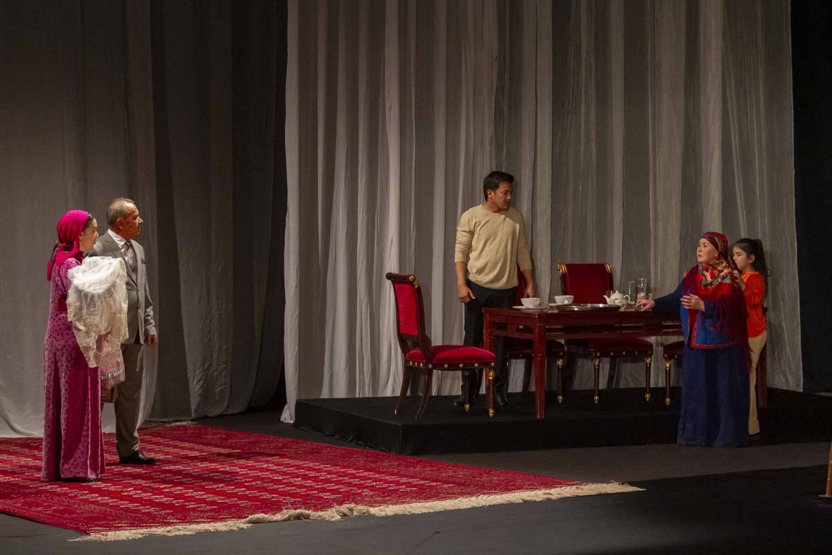 «Worship of the Shrine» is a play about the different fates of women