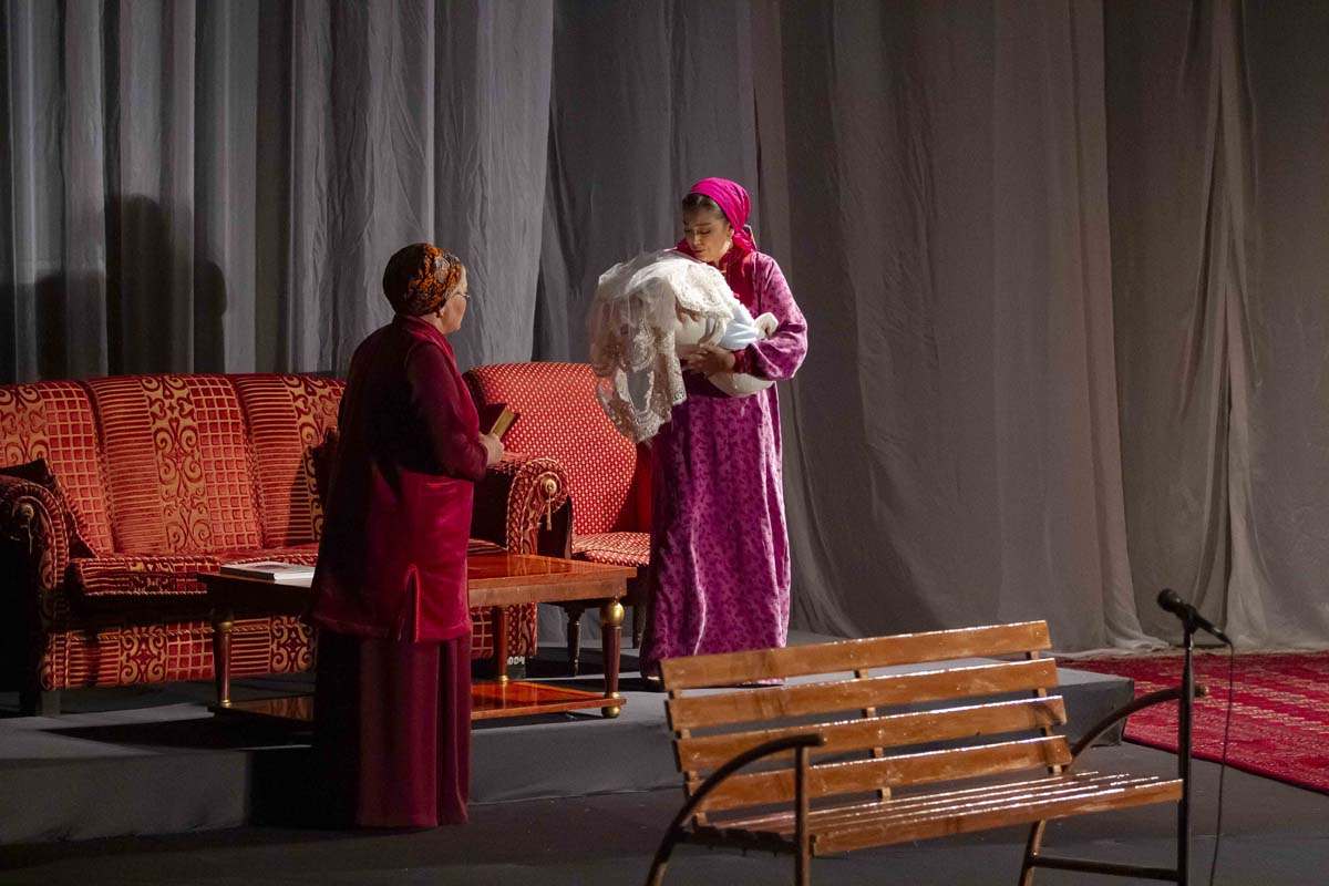 «Worship of the Shrine» is a play about the different fates of women